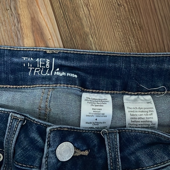 Time and Tru High Rise Jeans Bundle - Picture 4 of 13